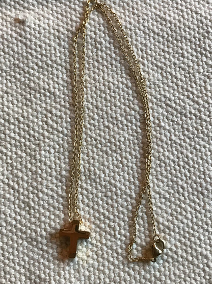 Plain Cross Necklace g.